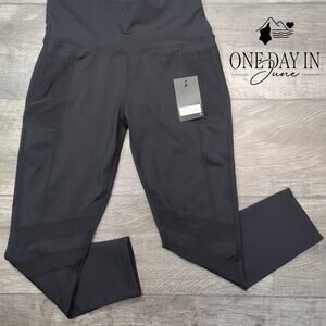 Level Up Capri Yoga Pants Size M